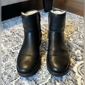 Ugg boots RARE black leather SIZE 8